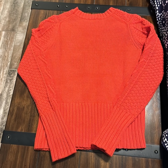 GAP- Orangish / Red cropped sweater. Size M - Picture 12 of 12